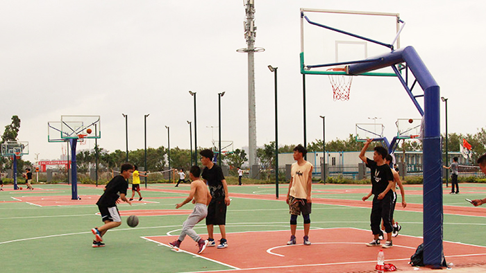 來自珠海香洲區潮聯小學加長錐形壁掛式籃球架報價中的問答