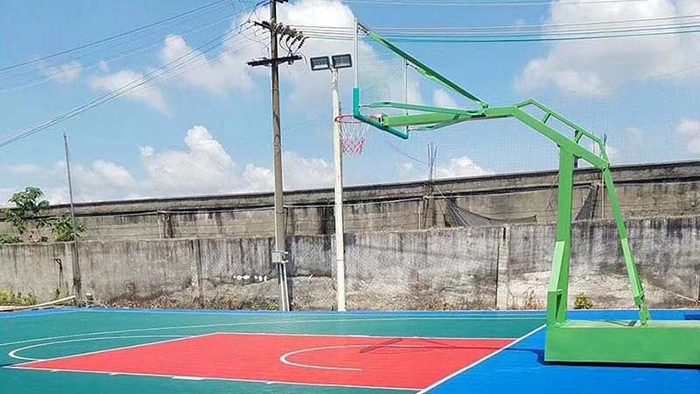 佛山市南海區道頭公園增添丙烯酸球場籃球架 市民齊齊動手來幫忙